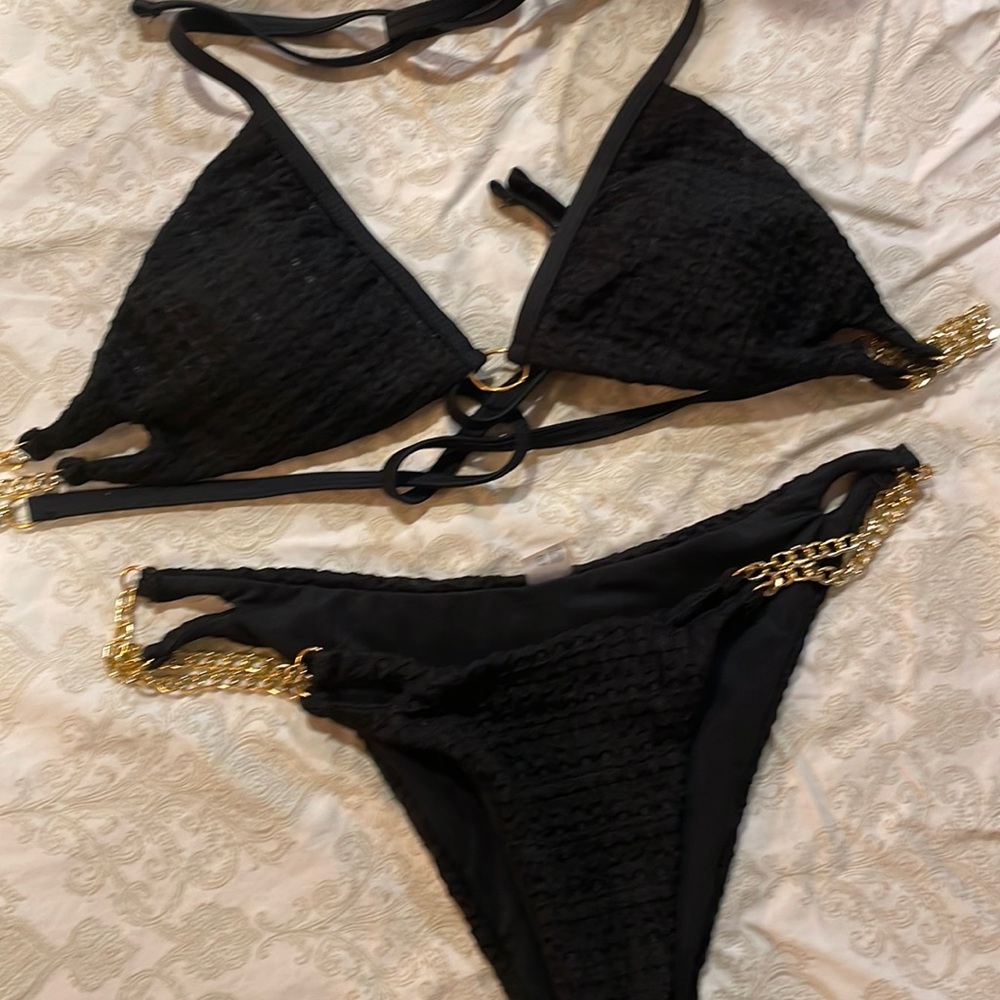 Black bikini